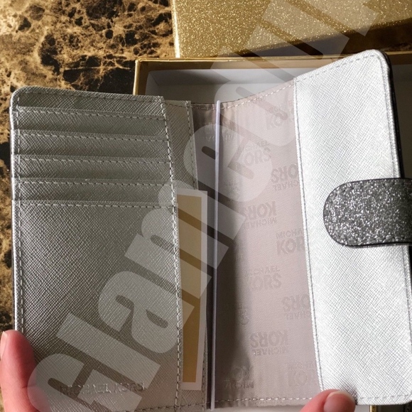 LAST 1 Michael Kors Sparkly TravelGiftables Wallet - Picture 6 of 7